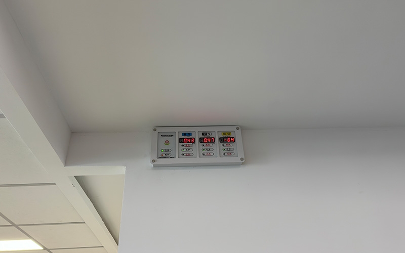 医用气体压力监测报警箱的设计及其在医院中心供氧系统中的作用