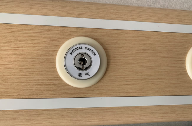 医院病房墙上吸氧装置 医院病房氧气湿化瓶插拔方式2.jpg