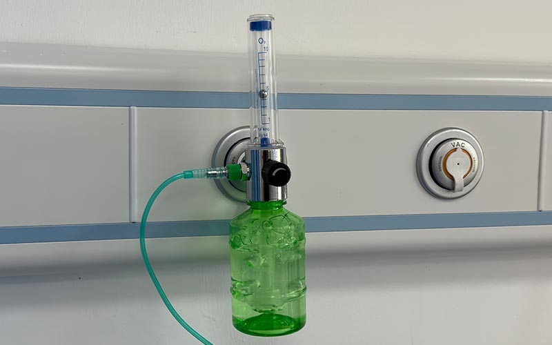 如何根据患者需求灵活调节氧气供氧